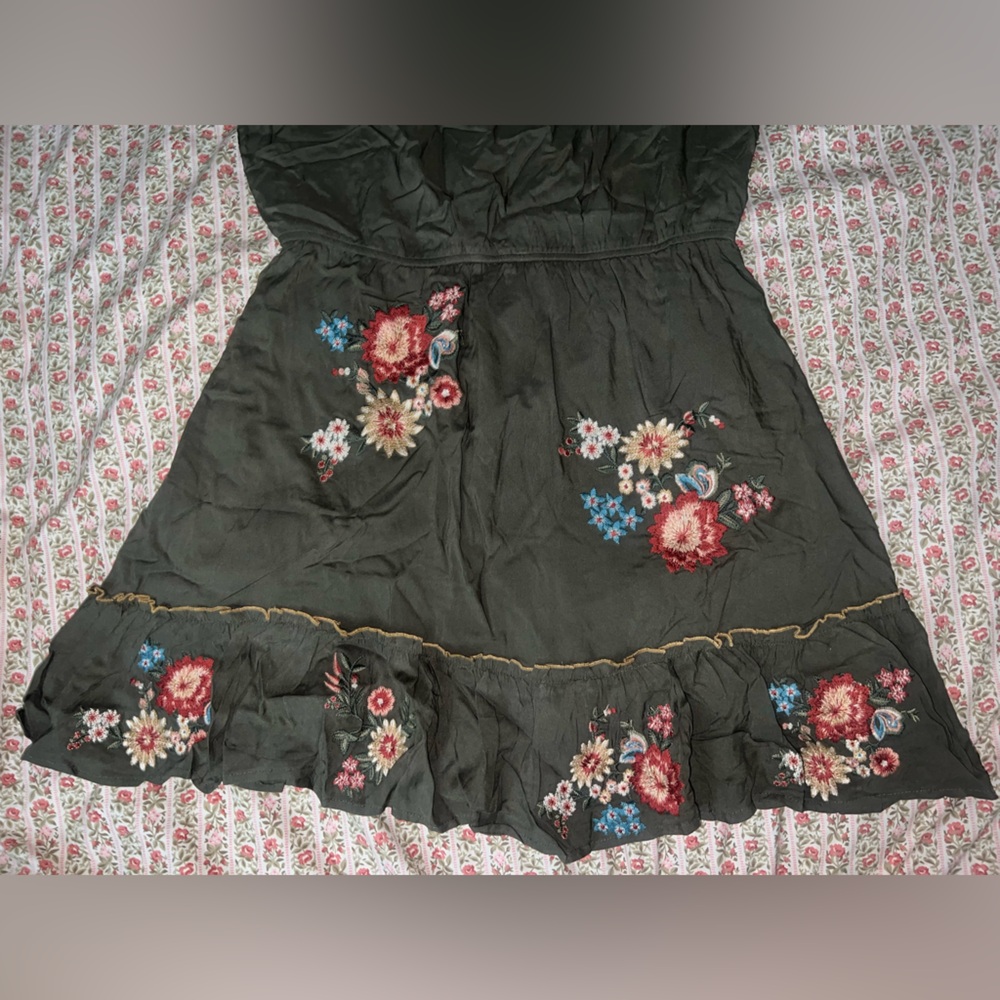FEHRNVI Cammy Short Sleeve Floral Embroidered Dress Olive Green Cottage Large - Picture 9 of 16